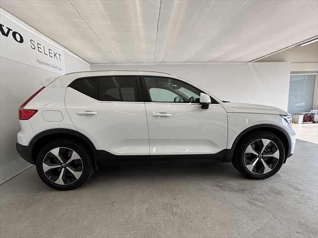 ＸＣ４０ アルティメット　Ｂ４　ＡＷＤ　パノラマガラスサンルーフ　ピクセルＬＥＤヘッドライト　本革シート　パワーシート　シートヒーター　Ｇｏｏｇｌｅシステム　３６０度カメラ　パワーテールゲート　被害軽減ブレーキ（20枚目）