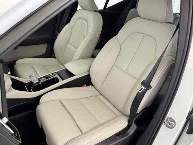 ＸＣ４０ アルティメット　Ｂ４　ＡＷＤ　パノラマガラスサンルーフ　ピクセルＬＥＤヘッドライト　本革シート　パワーシート　シートヒーター　Ｇｏｏｇｌｅシステム　３６０度カメラ　パワーテールゲート　被害軽減ブレーキ（22枚目）