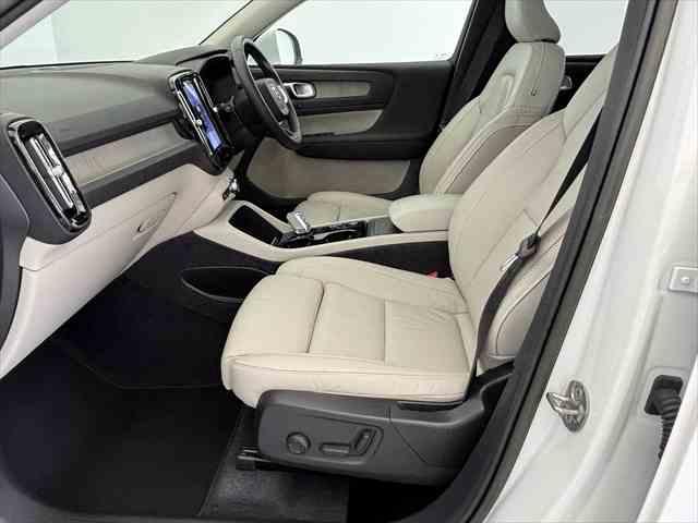 ＸＣ４０ アルティメット　Ｂ４　ＡＷＤ　パノラマガラスサンルーフ　ピクセルＬＥＤヘッドライト　本革シート　パワーシート　シートヒーター　Ｇｏｏｇｌｅシステム　３６０度カメラ　パワーテールゲート　被害軽減ブレーキ（23枚目）