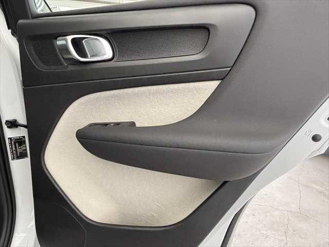 ＸＣ４０ アルティメット　Ｂ４　ＡＷＤ　パノラマガラスサンルーフ　ピクセルＬＥＤヘッドライト　本革シート　パワーシート　シートヒーター　Ｇｏｏｇｌｅシステム　３６０度カメラ　パワーテールゲート　被害軽減ブレーキ（27枚目）