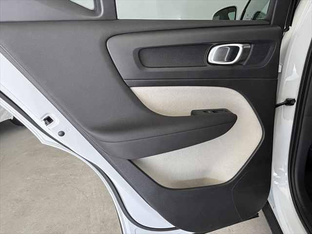 ＸＣ４０ アルティメット　Ｂ４　ＡＷＤ　パノラマガラスサンルーフ　ピクセルＬＥＤヘッドライト　本革シート　パワーシート　シートヒーター　Ｇｏｏｇｌｅシステム　３６０度カメラ　パワーテールゲート　被害軽減ブレーキ（28枚目）