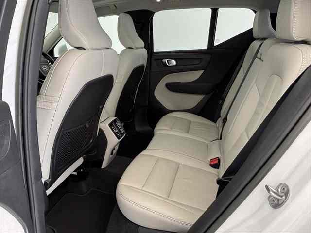 ＸＣ４０ アルティメット　Ｂ４　ＡＷＤ　パノラマガラスサンルーフ　ピクセルＬＥＤヘッドライト　本革シート　パワーシート　シートヒーター　Ｇｏｏｇｌｅシステム　３６０度カメラ　パワーテールゲート　被害軽減ブレーキ（29枚目）