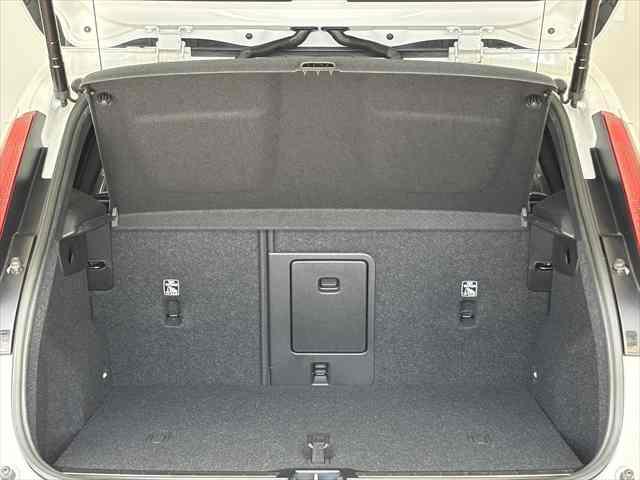 ＸＣ４０ アルティメット　Ｂ４　ＡＷＤ　パノラマガラスサンルーフ　ピクセルＬＥＤヘッドライト　本革シート　パワーシート　シートヒーター　Ｇｏｏｇｌｅシステム　３６０度カメラ　パワーテールゲート　被害軽減ブレーキ（31枚目）