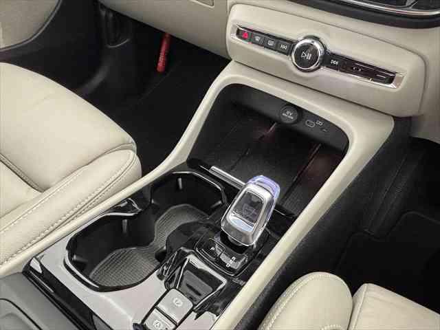 ＸＣ４０ アルティメット　Ｂ４　ＡＷＤ　パノラマガラスサンルーフ　ピクセルＬＥＤヘッドライト　本革シート　パワーシート　シートヒーター　Ｇｏｏｇｌｅシステム　３６０度カメラ　パワーテールゲート　被害軽減ブレーキ（36枚目）