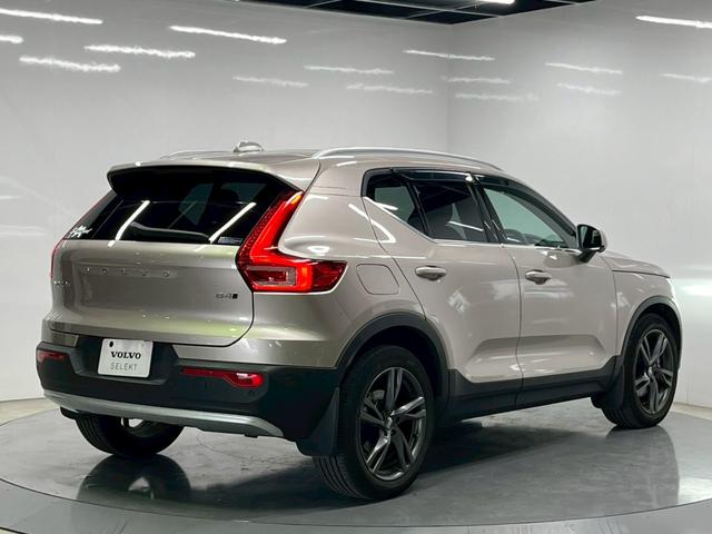 XC40 アルティメット B4 AWD パノラマガラスサンルーフ ピクセルLEDヘッドライト 本革シートFRシートヒーター パワーシート ハーマンカードン パワーテールゲート Googleシステム 360度カメラ(3枚目)