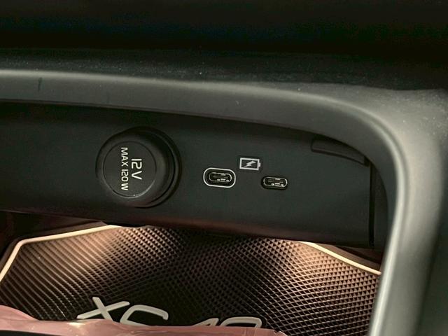 XC40 アルティメット B4 AWD パノラマガラスサンルーフ ピクセルLEDヘッドライト 本革シートFRシートヒーター パワーシート ハーマンカードン パワーテールゲート Googleシステム 360度カメラ(6枚目)