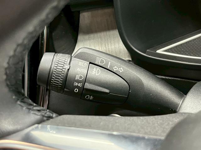 XC40 アルティメット B4 AWD パノラマガラスサンルーフ ピクセルLEDヘッドライト 本革シートFRシートヒーター パワーシート ハーマンカードン パワーテールゲート Googleシステム 360度カメラ(10枚目)