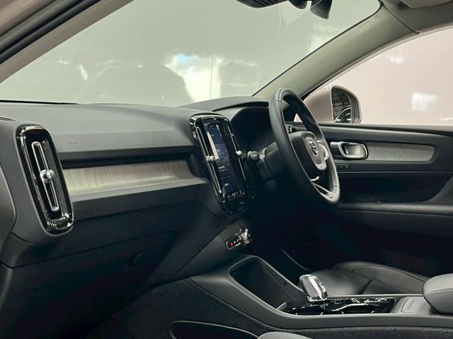 XC40 アルティメット B4 AWD パノラマガラスサンルーフ ピクセルLEDヘッドライト 本革シートFRシートヒーター パワーシート ハーマンカードン パワーテールゲート Googleシステム 360度カメラ(28枚目)