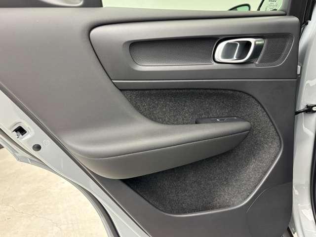 XC40 ウルトラ B3 パノラマガラスサンルーフ 本革シート Googleシステム 360度カメラ パワーシート シートヒーター パワーテールゲート 被害軽減ブレーキ 追従式クルーズコントロール(4枚目)