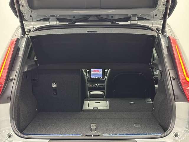 XC40 ウルトラ B3 パノラマガラスサンルーフ 本革シート Googleシステム 360度カメラ パワーシート シートヒーター パワーテールゲート 被害軽減ブレーキ 追従式クルーズコントロール(11枚目)