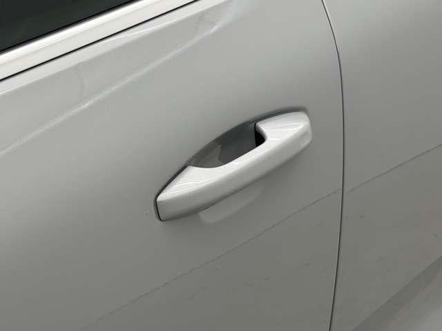 XC40 ウルトラ B3 パノラマガラスサンルーフ 本革シート Googleシステム 360度カメラ パワーシート シートヒーター パワーテールゲート 被害軽減ブレーキ 追従式クルーズコントロール(12枚目)