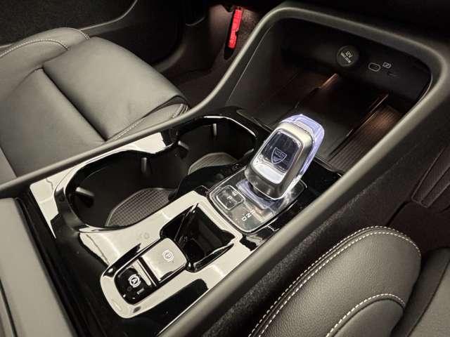 XC40 ウルトラ B3 パノラマガラスサンルーフ 本革シート Googleシステム 360度カメラ パワーシート シートヒーター パワーテールゲート 被害軽減ブレーキ 追従式クルーズコントロール(17枚目)