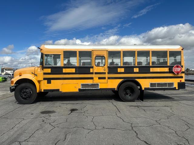 アメリカその他 　インターナショナル　ＢＬＵＥ　ＢＩＲＤ　ＢＯＤＹ　ＣＯＭＰＡＮＹ　ＳＣＨＯＯＬ　ＢＵＳ　スクールバス　キッチンカー　移動販売車　事務所　店舗にも　ナンバー取得可能　９ｍサイズ（4枚目）