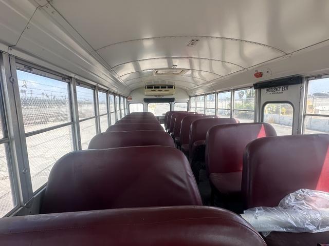 アメリカその他 　インターナショナル　ＢＬＵＥ　ＢＩＲＤ　ＢＯＤＹ　ＣＯＭＰＡＮＹ　ＳＣＨＯＯＬ　ＢＵＳ　スクールバス　キッチンカー　移動販売車　事務所　店舗にも　ナンバー取得可能　９ｍサイズ（9枚目）