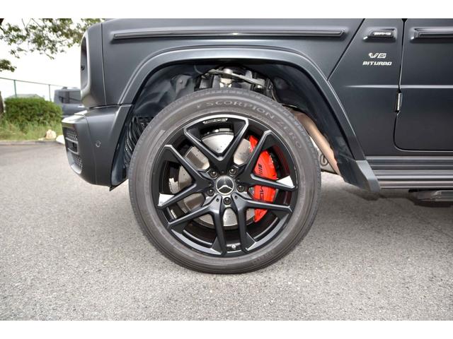 Gクラス G63 ワンオーナー  マグノナイトブラック Gマヌファクトゥーアプログラムプラス GマヌファクトゥーアインテリアP ボディ同色スペアタイヤリング マットブラック21AMG5スポークAW 電動サイドステップ(56枚目)