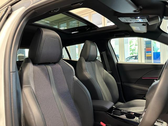 ｅ－２００８ ＧＴ　認定中古車　シートヒーター　サンルーフ　電気自動車　カープレイ・アンドロイドオート対応（2枚目）