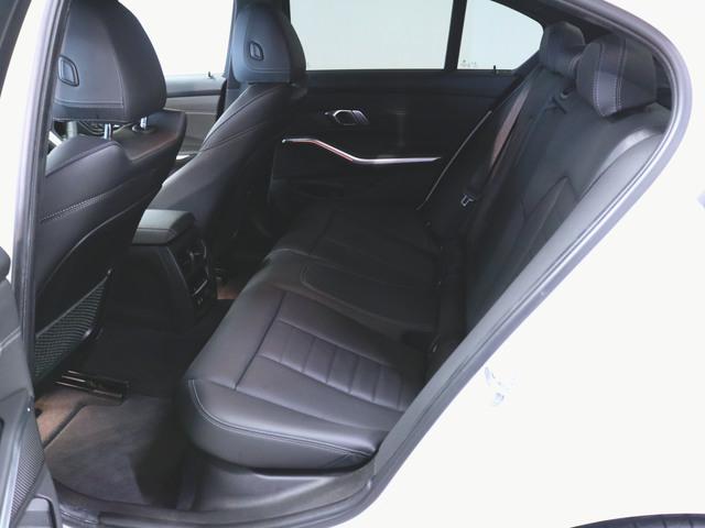320d xDrive Mスポーツ 本革 シートヒーター パワーシート トランクスルー フロアマット HDDナビ マルチ 音楽プレーヤー接続 Bluetooth接続 フルセグ ETC LED 電動リアゲート 全周囲カメラ フロント(6枚目)