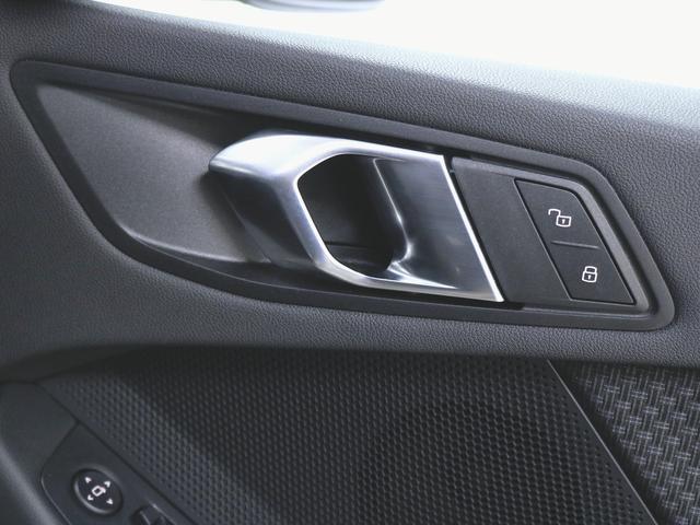 118i トランクスルー ナビ 音楽プレーヤー接続 Bluetooth接続 ETC LEDヘッドライト バックモニター 盗難防止 衝突被害軽減ブレーキ 横滑り防止装置 クルーズコントロール アイドリングストップ(19枚目)