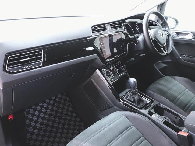 ゴルフトゥーラン ＴＤＩ　ハイライン　シートヒーター　３列シート　トランクスルー　フロアマット　ナビ　音楽プレーヤー接続　Ｂｌｕｅｔｏｏｔｈ接続　ＴＶ　ＥＴＣ　ＬＥＤヘッドライト　電動リアゲート　バックモニター　盗難防止（8枚目）