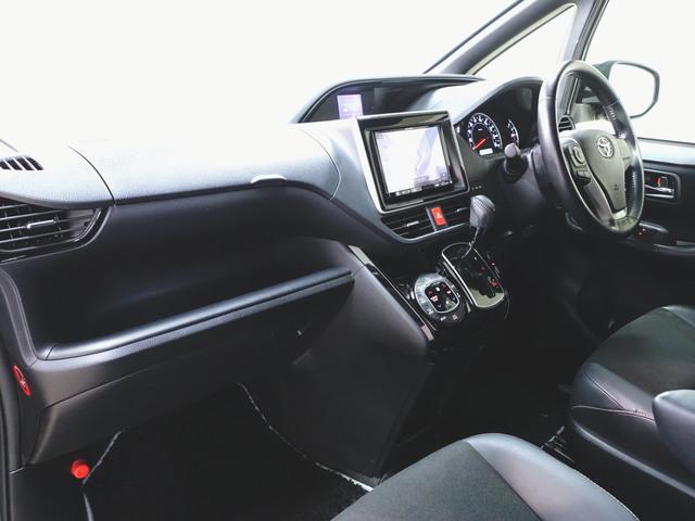 ノア Ｓｉ　ダブルバイビー　３列シート　ウオークスルー　トランクスルー　フロアマット　ナビ　ＣＤ　音楽プレーヤー接続　Ｂｌｕｅｔｏｏｔｈ接続　ＴＶ　ＤＶＤ再生　ＥＴＣ　ＬＥＤヘッドライト　バックモニター　盗難防止（11枚目）