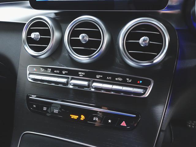 GLC GLC220 d 4マチック AMGライン シートヒーター パワーシート トランクスルー フロアマット コネクテッド機能 ナビ 音楽プレーヤー接続 Bluetooth接続 TV ETC サンルーフ・ガラスルーフ LEDヘッドライト(18枚目)