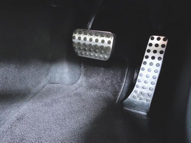 Ｃクラス Ｃ２００　アバンギャルド　ＡＭＧライン　レザーエクスクルーシブパッケージ　レーダーセーフティーパッケージ　シートヒーター　パワーシート　トランクスルー　フロアマット　コネクテッド機能　ナビ　音楽プレーヤー接続　Ｂｌｕｅｔｏｏｔｈ接続　ＴＶ（9枚目）