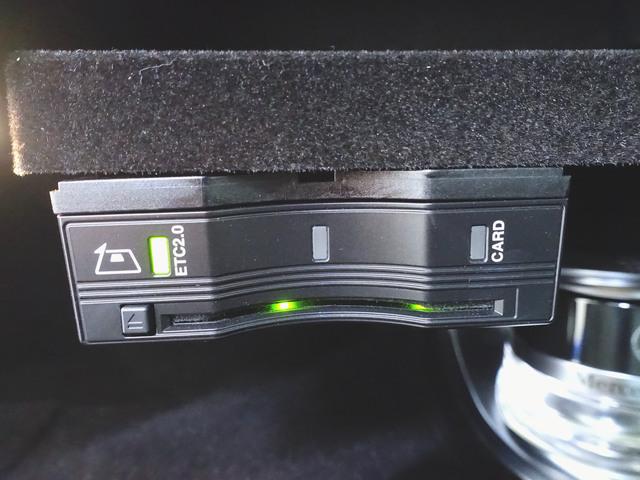 Ｃクラス Ｃ２００　アバンギャルド　ＡＭＧライン　レザーエクスクルーシブパッケージ　レーダーセーフティーパッケージ　シートヒーター　パワーシート　トランクスルー　フロアマット　コネクテッド機能　ナビ　音楽プレーヤー接続　Ｂｌｕｅｔｏｏｔｈ接続　ＴＶ（10枚目）