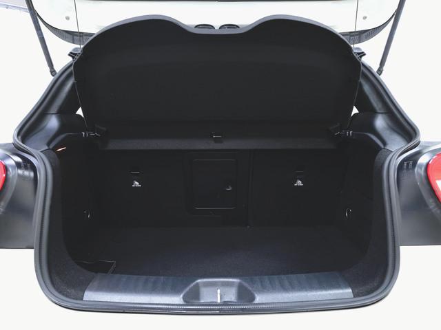 Ａクラス Ａ１８０　レーダーセーフティパッケージ　ベーシックパッケージ　トランクスルー　フロアマット　ナビ　ＣＤ　ミュージックサーバー　音楽プレーヤー接続　Ｂｌｕｅｔｏｏｔｈ接続　ＴＶ　ＤＶＤ再生　ＥＴＣ　バックモニター（28枚目）