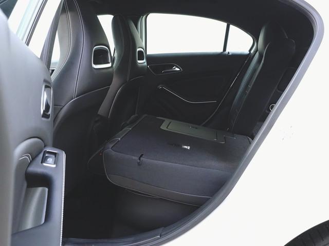 Ａクラス Ａ１８０　レーダーセーフティパッケージ　ベーシックパッケージ　トランクスルー　フロアマット　ナビ　ＣＤ　ミュージックサーバー　音楽プレーヤー接続　Ｂｌｕｅｔｏｏｔｈ接続　ＴＶ　ＤＶＤ再生　ＥＴＣ　バックモニター（30枚目）