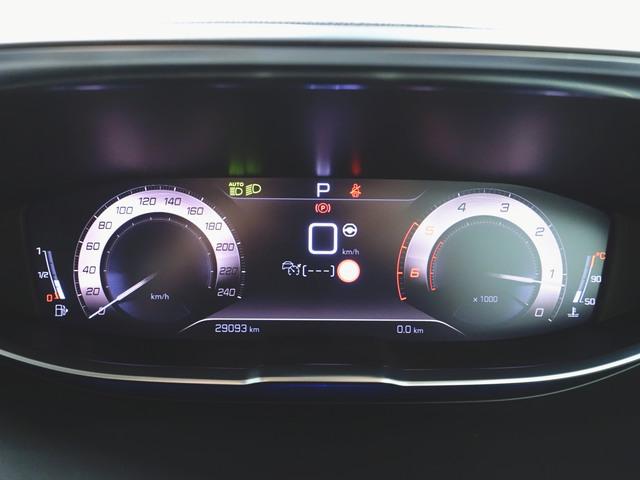 ５００８ ＧＴ　ブルーＨＤｉ　シートヒーター　パワーシート　３列シート　トランクスルー　フロアマット　音楽プレーヤー接続　Ｂｌｕｅｔｏｏｔｈ接続　ＥＴＣ　サンルーフ・ガラスルーフ　ＬＥＤヘッドライト　電動リアゲート　バックモニター（14枚目）