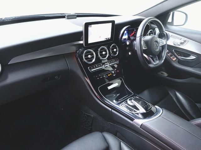 Ｃクラス Ｃ１８０　ローレウスエディション　レーダーセーフティパッケージ　シートヒーター　パワーシート　トランクスルー　フロアマット　コネクテッド機能　ナビ　ＣＤ　ミュージックサーバー　音楽プレーヤー接続　Ｂｌｕｅｔｏｏｔｈ接続　ＴＶ（11枚目）