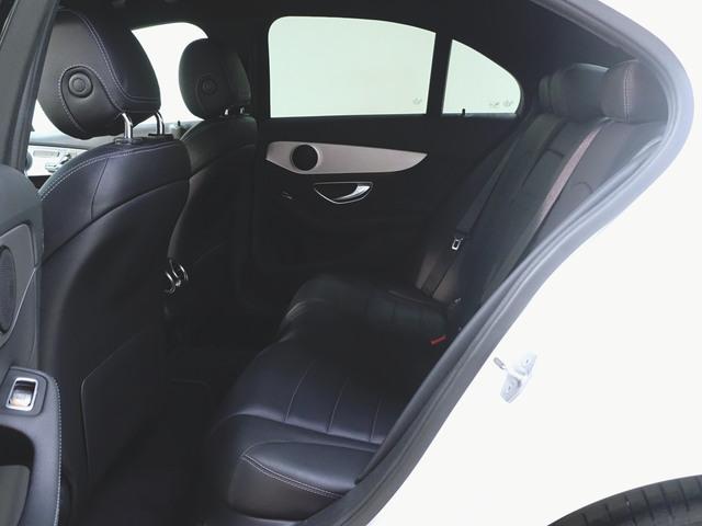 Ｃクラス Ｃ１８０　ローレウスエディション　レーダーセーフティパッケージ　シートヒーター　パワーシート　トランクスルー　フロアマット　コネクテッド機能　ナビ　ＣＤ　ミュージックサーバー　音楽プレーヤー接続　Ｂｌｕｅｔｏｏｔｈ接続　ＴＶ（28枚目）