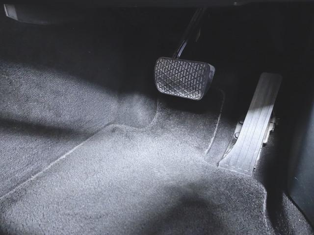 Eクラスステーションワゴン E200 ステーションワゴン アバンギャルド シートヒーター パワーシート トランクスルー フロアマット ナビ 音楽プレーヤー接続 Bluetooth接続 TV ETC LEDヘッドライト 電動リアゲート 全周囲カメラ フロントカメラ(9枚目)