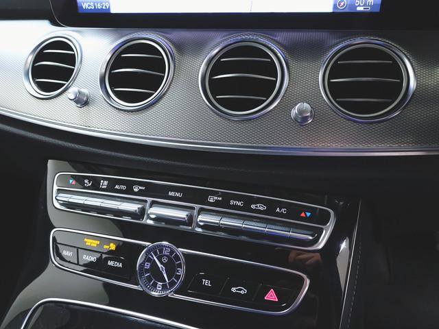 Eクラスステーションワゴン E200 ステーションワゴン アバンギャルド シートヒーター パワーシート トランクスルー フロアマット ナビ 音楽プレーヤー接続 Bluetooth接続 TV ETC LEDヘッドライト 電動リアゲート 全周囲カメラ フロントカメラ(18枚目)