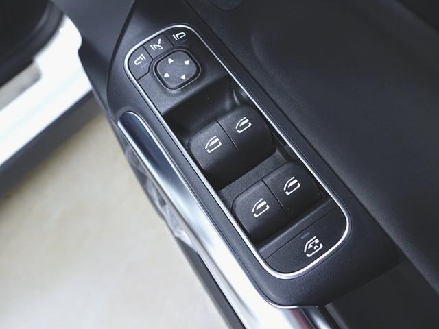 ＧＬＡクラス ＧＬＡ２００　ｄ　４マチック　ＡＭＧライン　ナビゲーションパッケージ　シートヒーター　パワーシート　トランクスルー　コネクテッド機能　ナビ　音楽プレーヤー接続　Ｂｌｕｅｔｏｏｔｈ接続　ＴＶ　ＥＴＣ　ＬＥＤヘッドライト　電動リアゲート（24枚目）