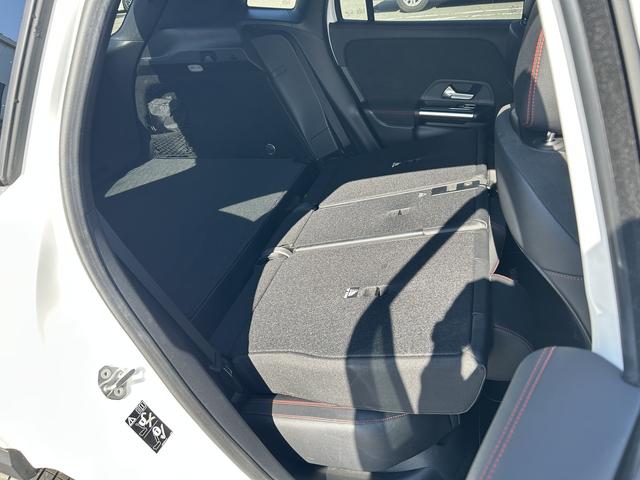 ＧＬＡクラス ＧＬＡ２００　ｄ　４マチック　ＡＭＧライン　ナビゲーションパッケージ　シートヒーター　パワーシート　トランクスルー　コネクテッド機能　ナビ　音楽プレーヤー接続　Ｂｌｕｅｔｏｏｔｈ接続　ＴＶ　ＥＴＣ　ＬＥＤヘッドライト　電動リアゲート（51枚目）