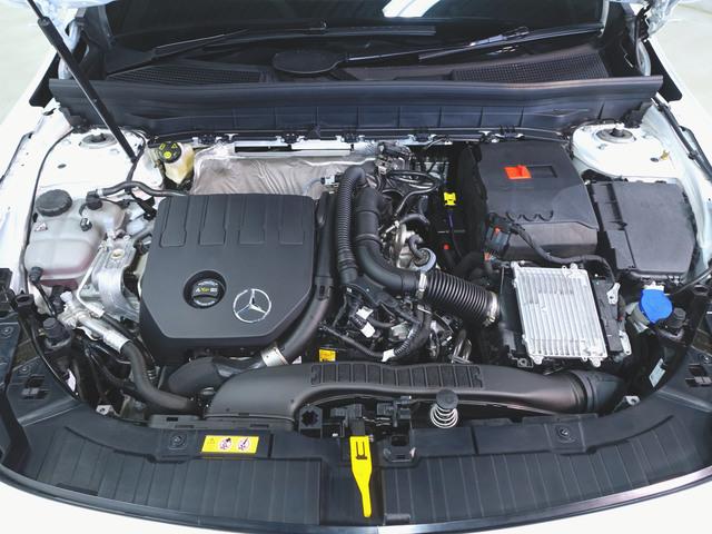 ＧＬＢ ＧＬＢ１８０　ＡＭＧラインパッケージ　ＡＭＧレザーエクスクルーシブパッケージ　アドバンスドパッケージ　シートヒーター　パワーシート　３列シート　トランクスルー　コネクテッド機能　ナビ　音楽プレーヤー接続（35枚目）