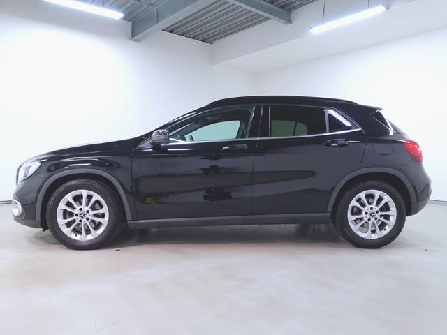 GLAクラス GLA180 レーダーセーフティーパッケージ シートヒーター トランクスルー フロアマット ナビ CD ミュージックサーバー 音楽プレーヤー接続 Bluetooth接続 TV DVD再生 ETC LEDヘッドライト(4枚目)