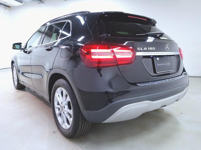 GLAクラス GLA180 レーダーセーフティーパッケージ シートヒーター トランクスルー フロアマット ナビ CD ミュージックサーバー 音楽プレーヤー接続 Bluetooth接続 TV DVD再生 ETC LEDヘッドライト(6枚目)