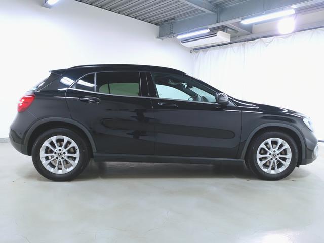 GLAクラス GLA180 レーダーセーフティーパッケージ シートヒーター トランクスルー フロアマット ナビ CD ミュージックサーバー 音楽プレーヤー接続 Bluetooth接続 TV DVD再生 ETC LEDヘッドライト(8枚目)