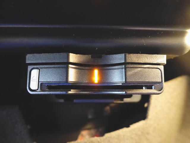 GLAクラス GLA180 レーダーセーフティーパッケージ シートヒーター トランクスルー フロアマット ナビ CD ミュージックサーバー 音楽プレーヤー接続 Bluetooth接続 TV DVD再生 ETC LEDヘッドライト(10枚目)