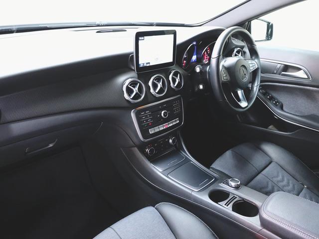 GLAクラス GLA180 レーダーセーフティーパッケージ シートヒーター トランクスルー フロアマット ナビ CD ミュージックサーバー 音楽プレーヤー接続 Bluetooth接続 TV DVD再生 ETC LEDヘッドライト(11枚目)