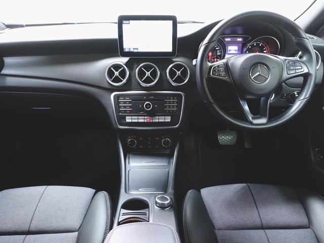 GLAクラス GLA180 レーダーセーフティーパッケージ シートヒーター トランクスルー フロアマット ナビ CD ミュージックサーバー 音楽プレーヤー接続 Bluetooth接続 TV DVD再生 ETC LEDヘッドライト(12枚目)