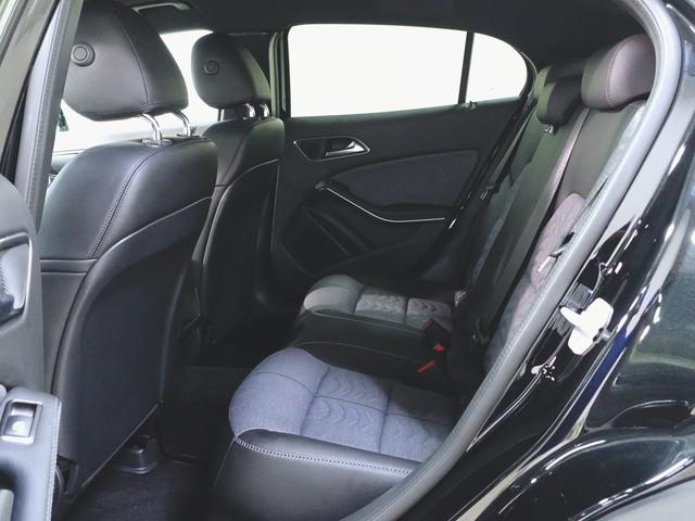 GLAクラス GLA180 レーダーセーフティーパッケージ シートヒーター トランクスルー フロアマット ナビ CD ミュージックサーバー 音楽プレーヤー接続 Bluetooth接続 TV DVD再生 ETC LEDヘッドライト(29枚目)