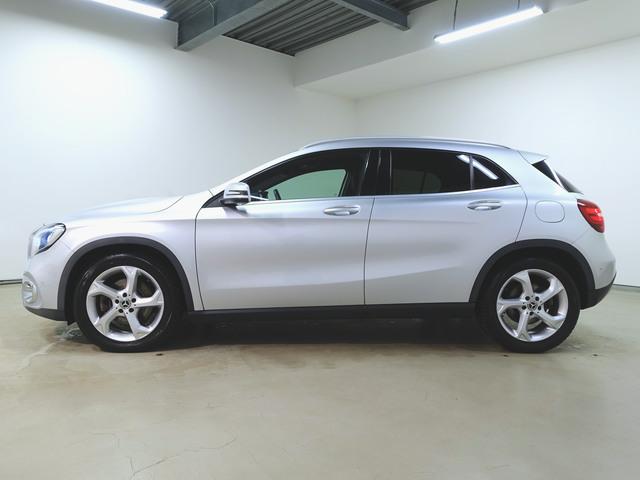 GLAクラス GLA220 4マチック レーダーセーフティパッケージ  プレミアムパッケージ シートヒーター パワーシート トランクスルー フロアマット ナビ CD ミュージックサーバー 音楽プレーヤー接続 Bluetooth接続 TV(4枚目)