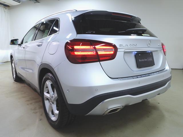 GLAクラス GLA220 4マチック レーダーセーフティパッケージ  プレミアムパッケージ シートヒーター パワーシート トランクスルー フロアマット ナビ CD ミュージックサーバー 音楽プレーヤー接続 Bluetooth接続 TV(6枚目)