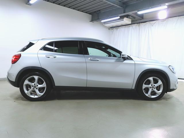 GLAクラス GLA220 4マチック レーダーセーフティパッケージ  プレミアムパッケージ シートヒーター パワーシート トランクスルー フロアマット ナビ CD ミュージックサーバー 音楽プレーヤー接続 Bluetooth接続 TV(8枚目)