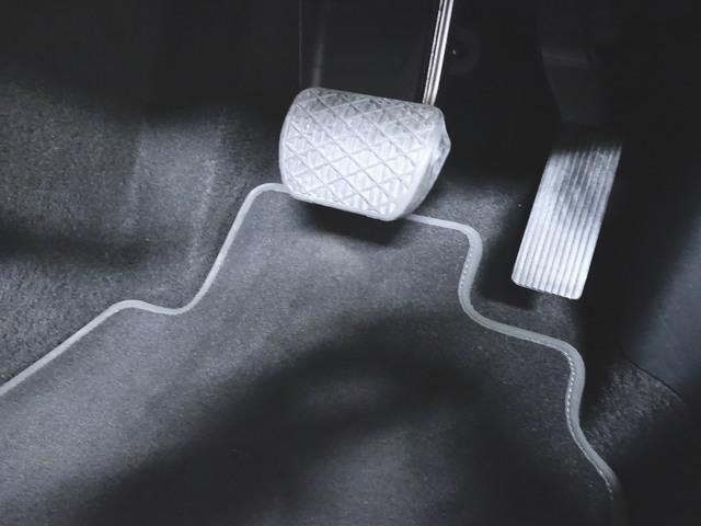 GLAクラス GLA220 4マチック レーダーセーフティパッケージ  プレミアムパッケージ シートヒーター パワーシート トランクスルー フロアマット ナビ CD ミュージックサーバー 音楽プレーヤー接続 Bluetooth接続 TV(9枚目)