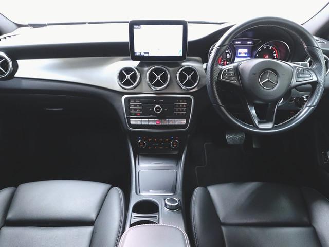GLAクラス GLA220 4マチック レーダーセーフティパッケージ  プレミアムパッケージ シートヒーター パワーシート トランクスルー フロアマット ナビ CD ミュージックサーバー 音楽プレーヤー接続 Bluetooth接続 TV(12枚目)