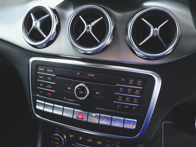 GLAクラス GLA220 4マチック レーダーセーフティパッケージ  プレミアムパッケージ シートヒーター パワーシート トランクスルー フロアマット ナビ CD ミュージックサーバー 音楽プレーヤー接続 Bluetooth接続 TV(18枚目)